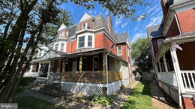 view of front of home featuring a porch