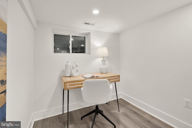 office with hardwood / wood-style floors