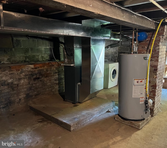 utility room with washer / dryer, heating unit, and water heater