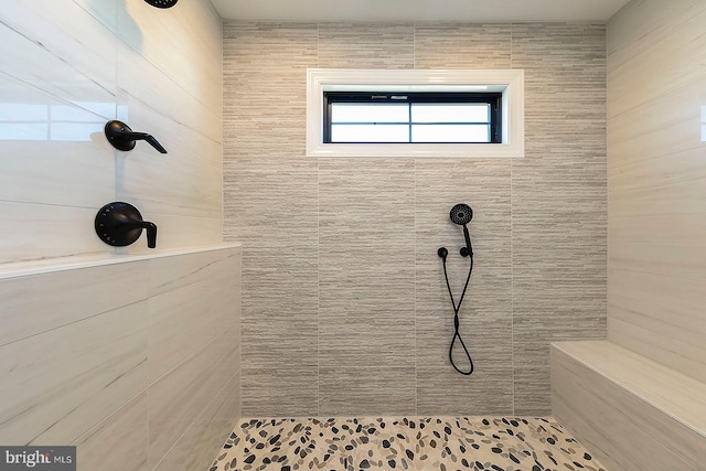 bathroom featuring a tile shower