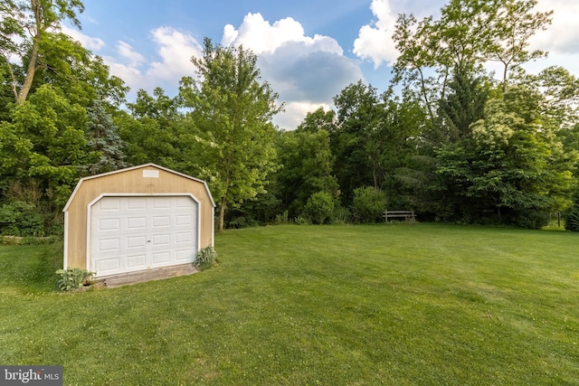 view of yard featuring an outbuilding and a garage