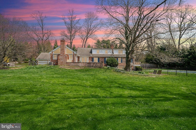 view of yard at dusk