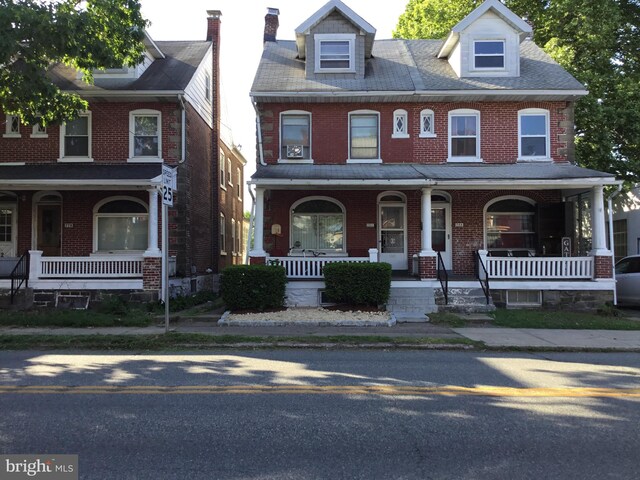 view of front facade featuring covered porch