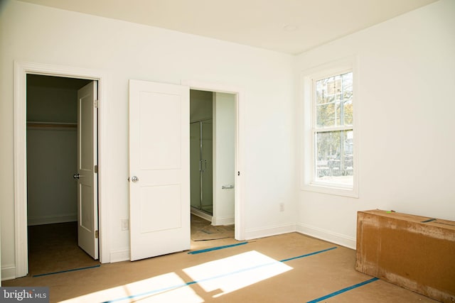 unfurnished bedroom featuring a closet