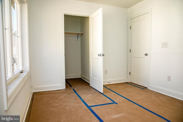 unfurnished bedroom featuring a closet