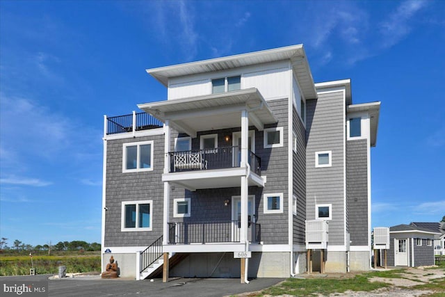 view of front of property with a balcony