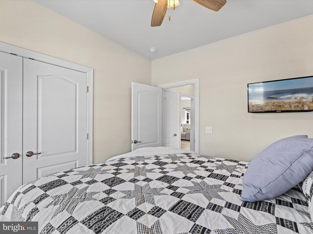 bedroom featuring ceiling fan and a closet