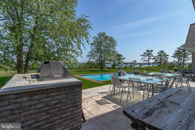 view of patio / terrace with grilling area and exterior kitchen