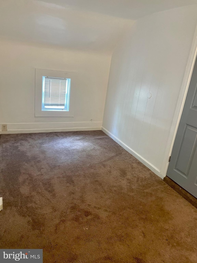 spare room featuring carpet flooring