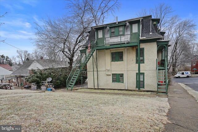 view of side of property featuring a balcony