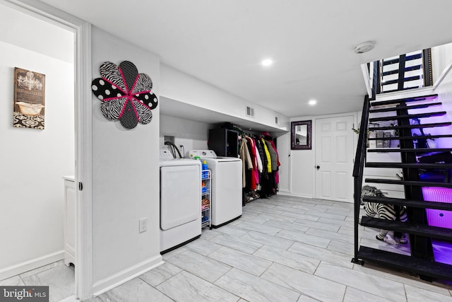 washroom featuring washing machine and clothes dryer