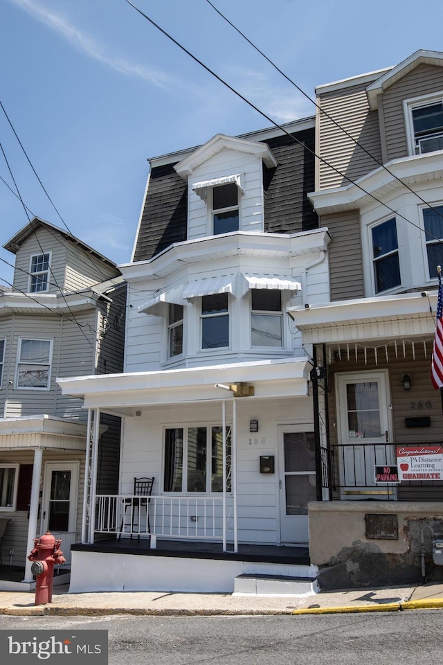 view of front of property featuring a porch