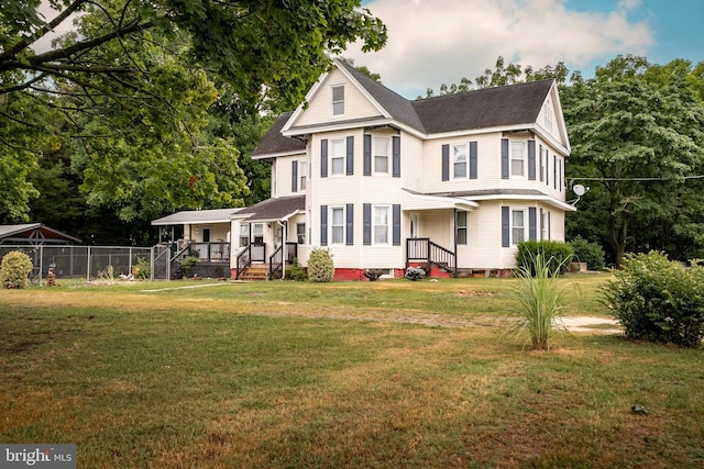 view of front of home featuring a front yard