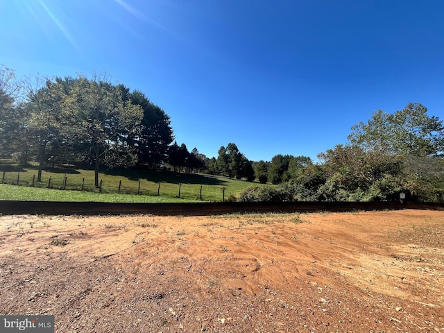 view of yard featuring a rural view