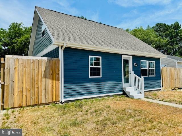 view of front of house with a front yard