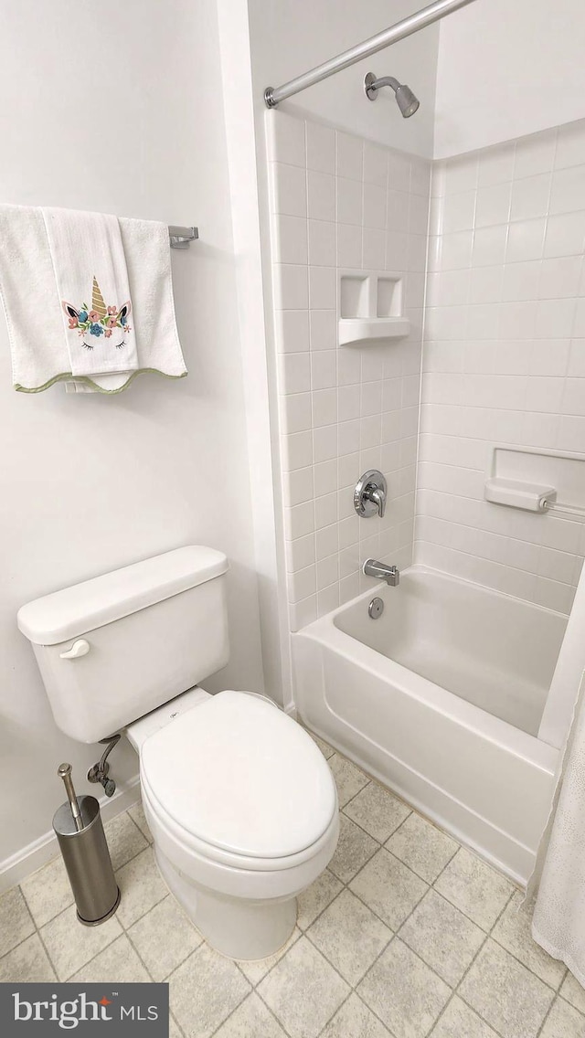 bathroom featuring toilet and shower / tub combo with curtain