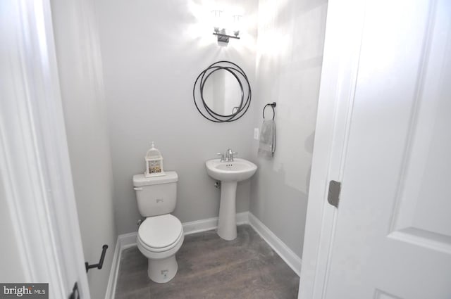 bathroom featuring toilet and sink