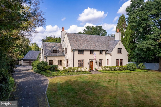 view of front of property with a front yard