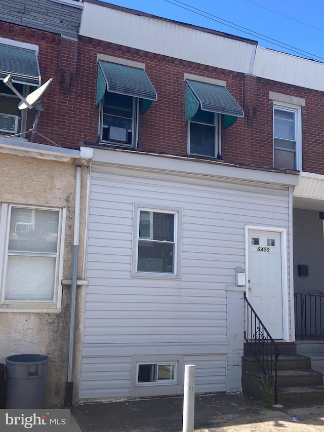 multi unit property featuring entry steps and brick siding