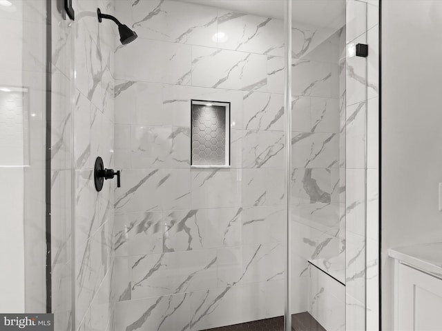 bathroom featuring a tile shower