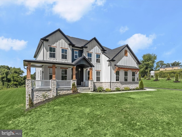 view of front facade featuring a front lawn and covered porch