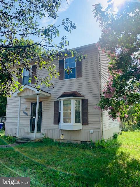 view of front of property with a front lawn