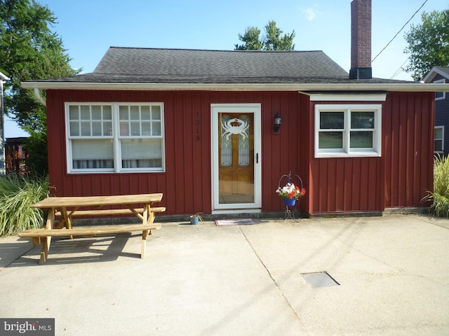 view of front of property with a patio area