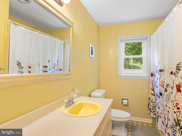 bathroom with vanity, a shower with shower curtain, and toilet