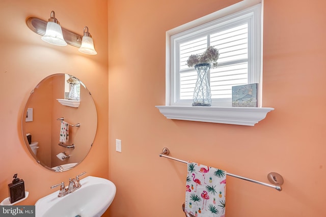 bathroom featuring sink