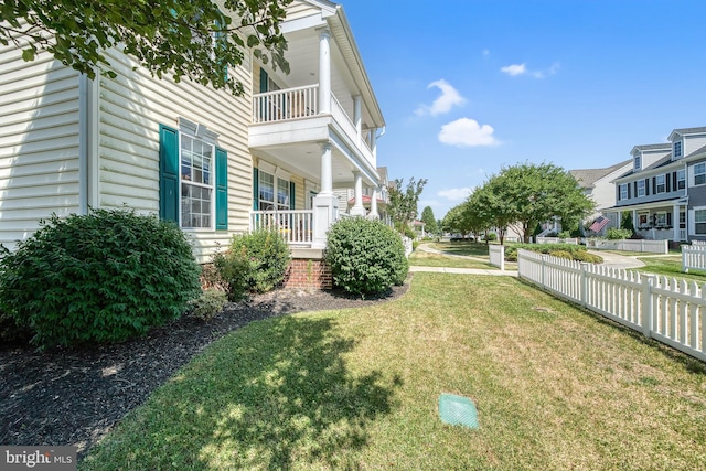 view of yard featuring a balcony