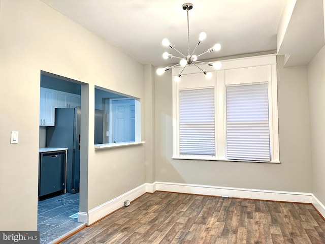 unfurnished room with dark wood-type flooring and a notable chandelier