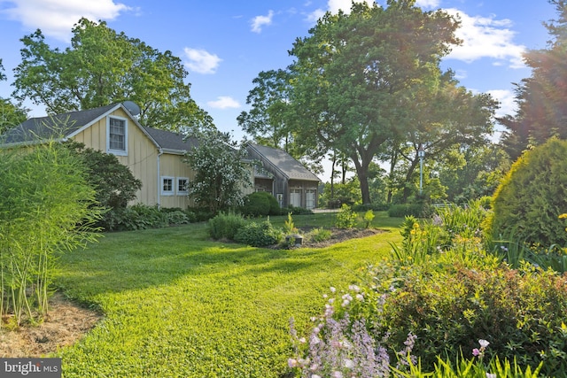 view of yard featuring a garage