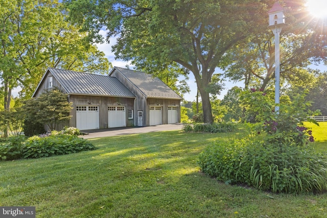 view of detached garage