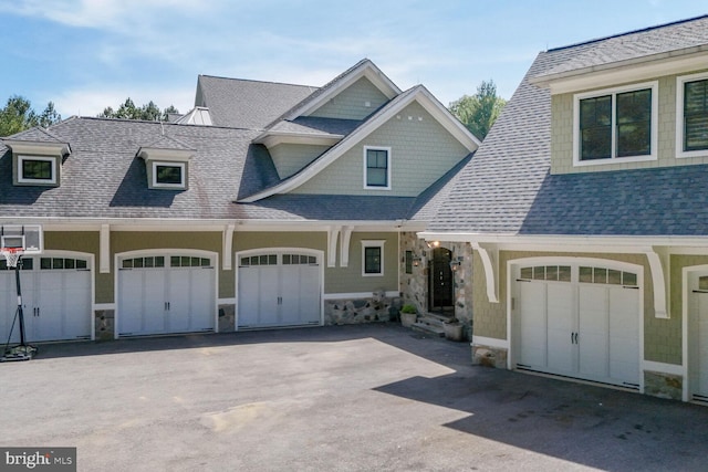 view of front facade featuring a garage