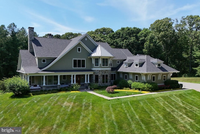 view of front facade featuring covered porch and a front yard