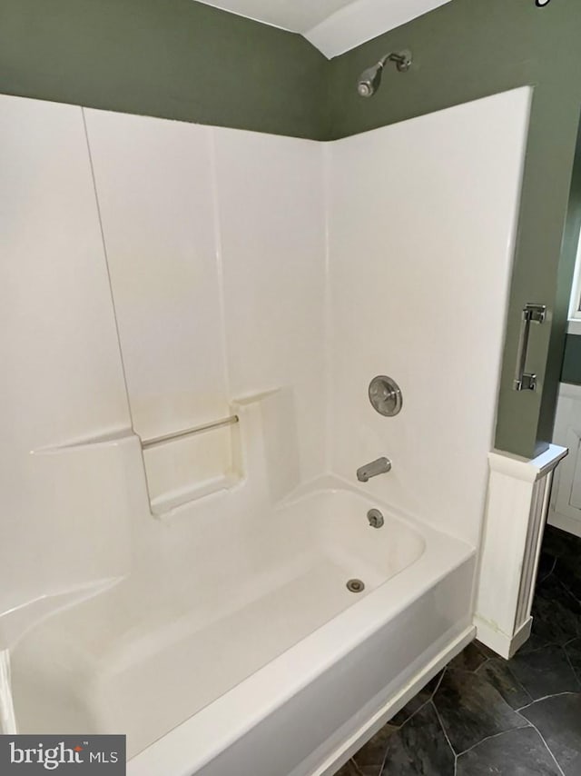 bathroom with bathtub / shower combination