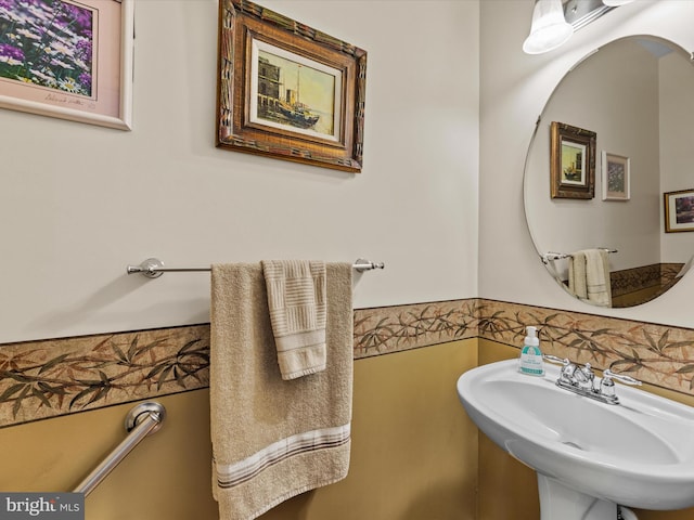 bathroom featuring sink