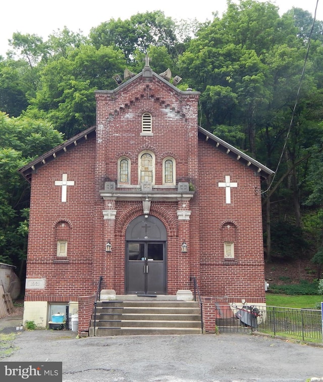 view of front facade