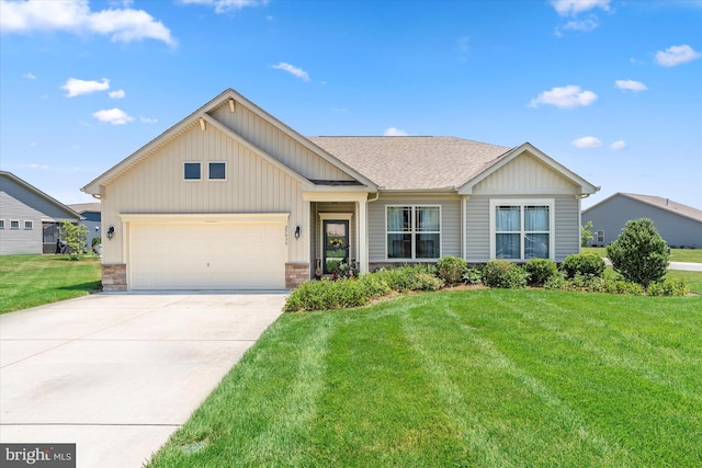 view of front of property featuring a front lawn and a garage