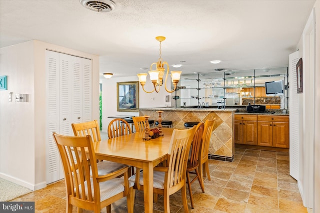 dining area with a notable chandelier