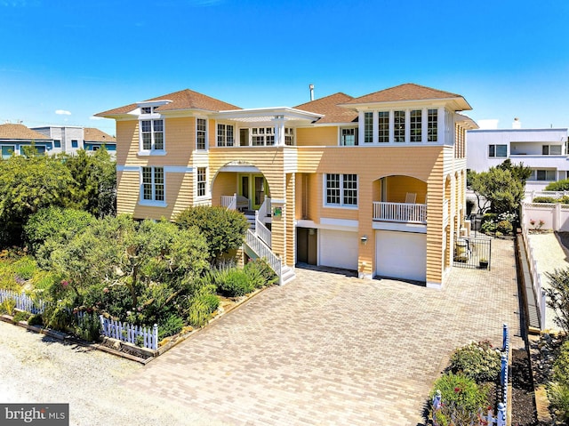 view of front facade featuring a garage