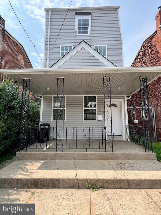 view of front facade with covered porch