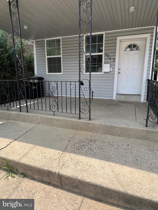 property entrance featuring covered porch