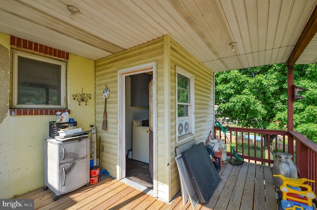 deck featuring washer / dryer