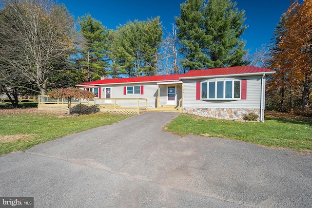 view of front of house with a front yard