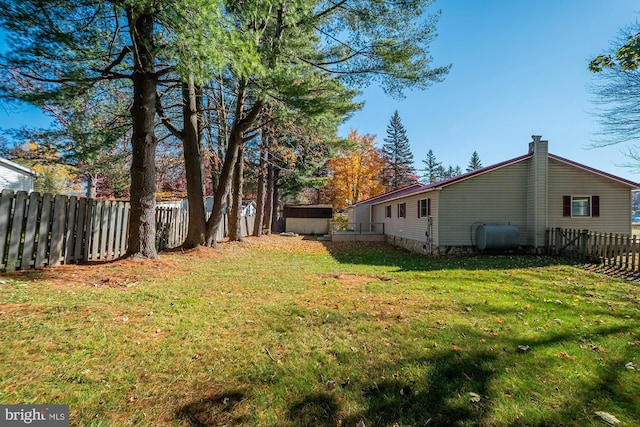 view of yard with a shed