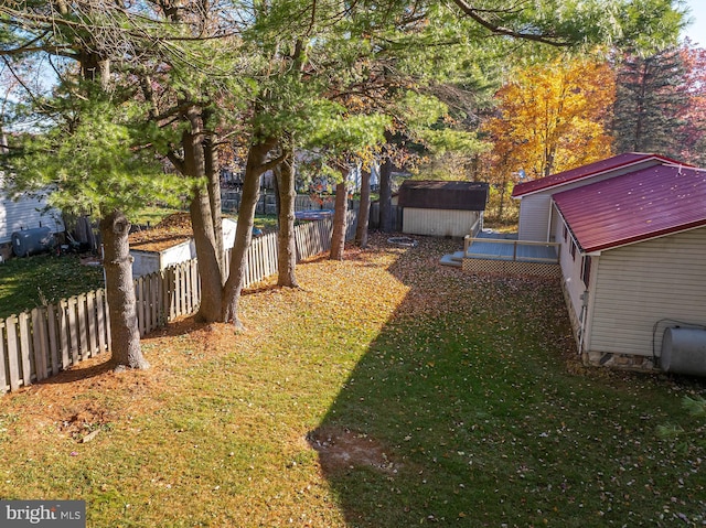 view of yard with a shed