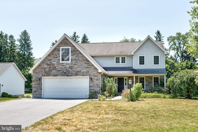 view of front of house featuring a front lawn