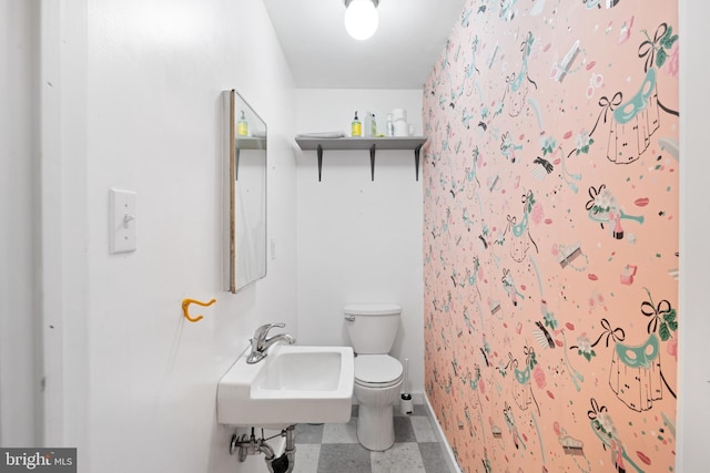 bathroom featuring toilet and sink