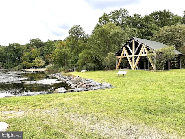 view of yard featuring a water view